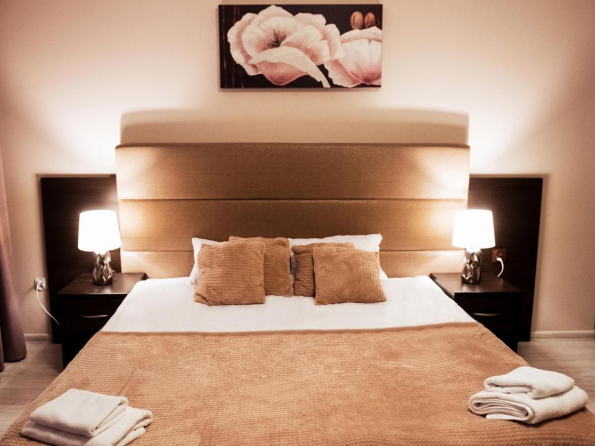 Hotel Feniks グニェズノ エクステリア 写真