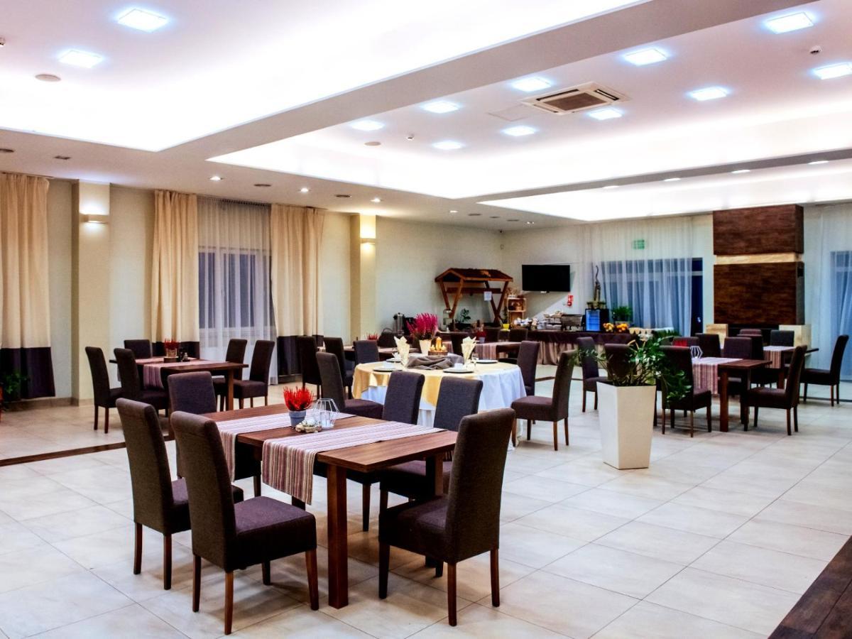 Hotel Feniks グニェズノ エクステリア 写真