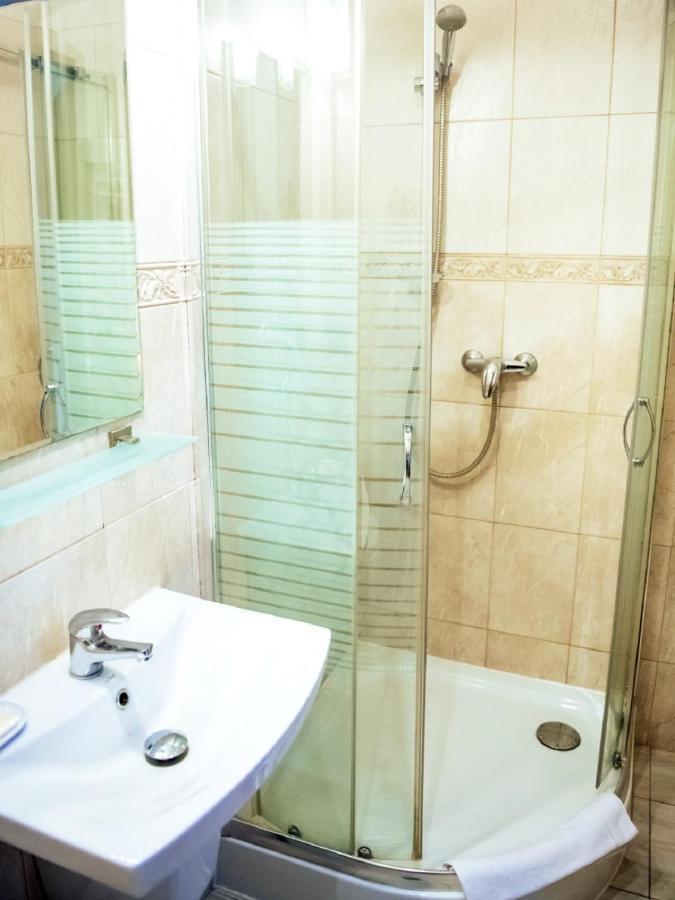 Hotel Feniks グニェズノ エクステリア 写真