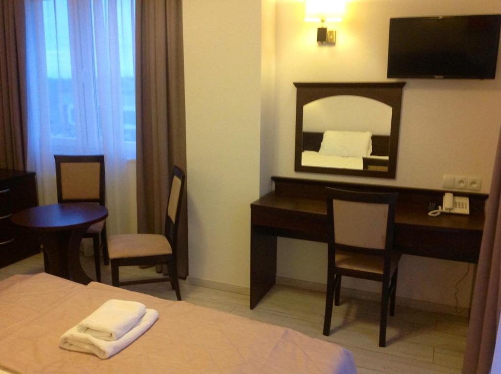 Hotel Feniks グニェズノ エクステリア 写真