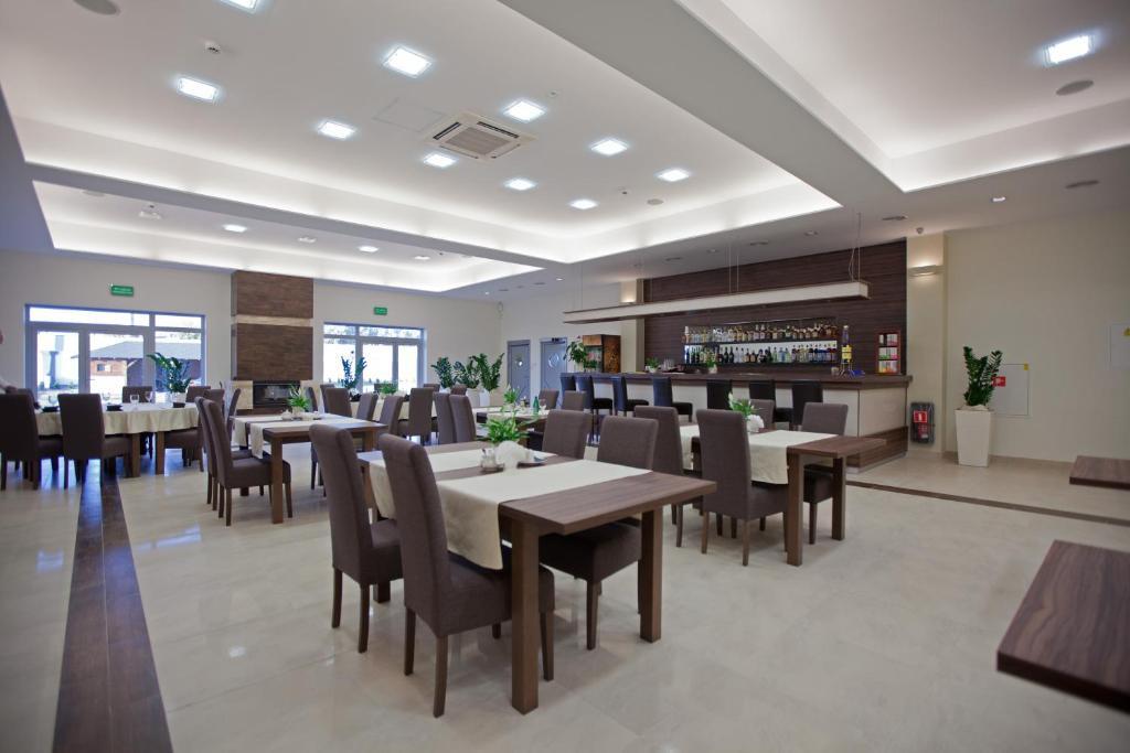 Hotel Feniks グニェズノ エクステリア 写真